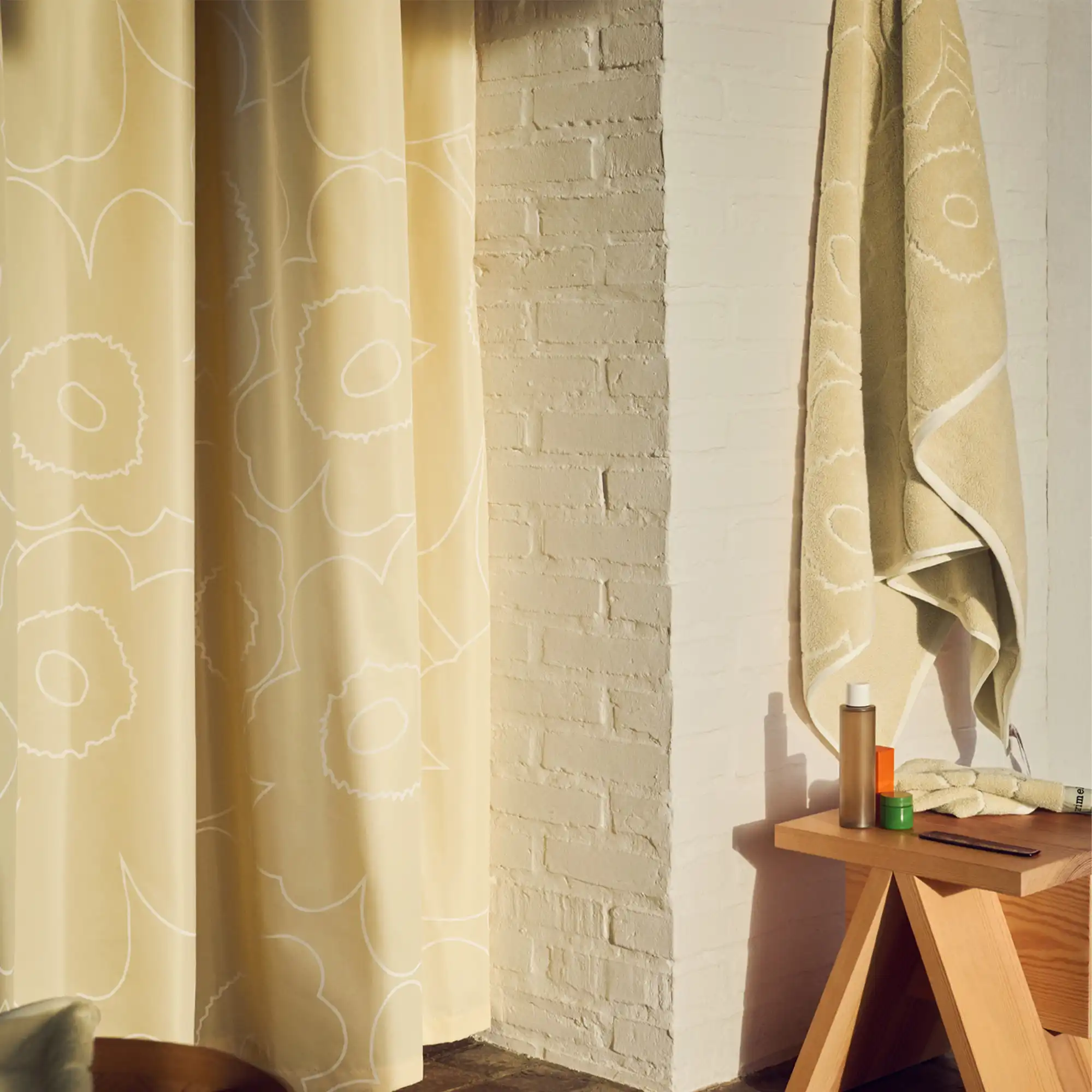 Piirto Unikko badhandduk Straw Off White