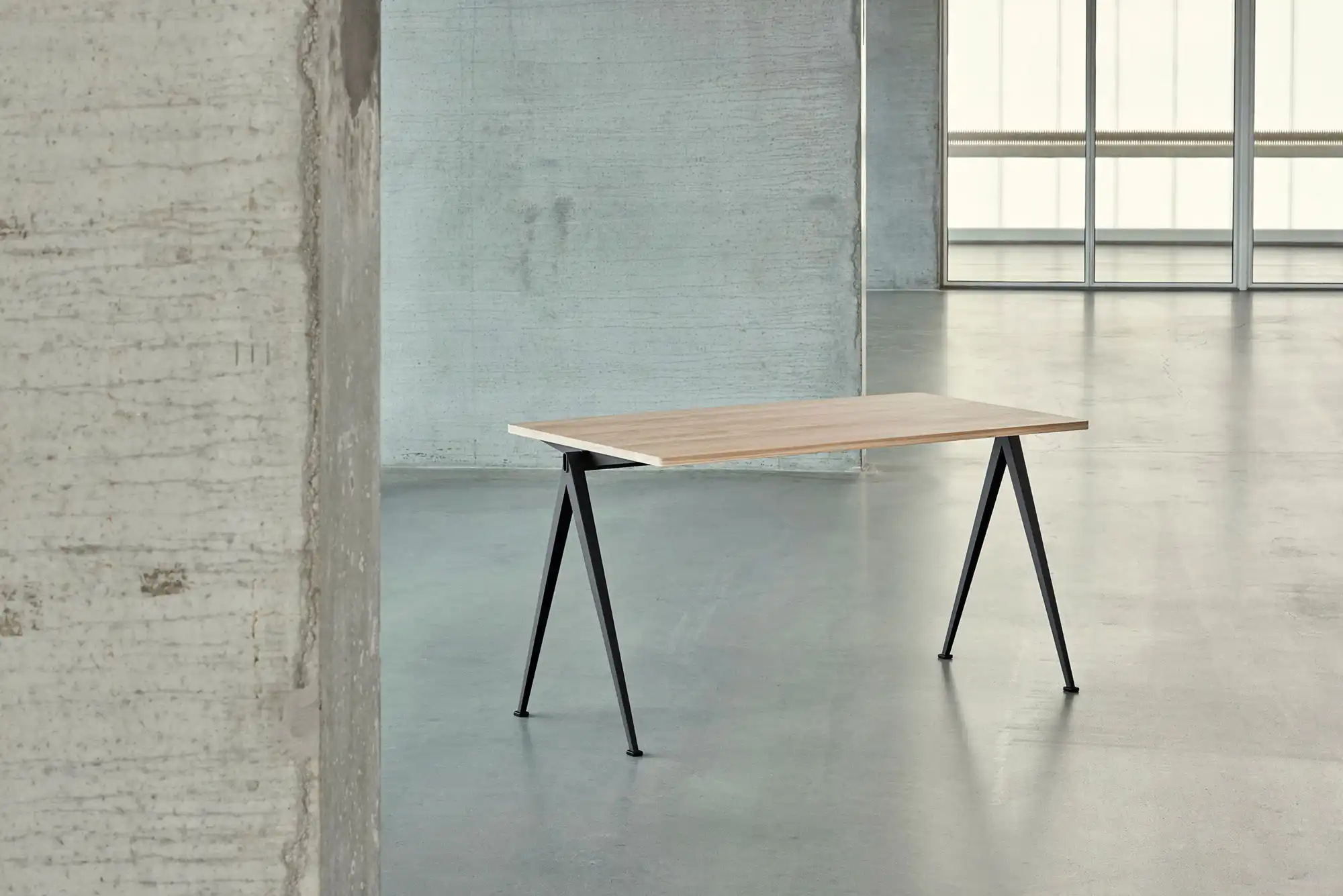 Pyramid Table 01 140x75 cm Svart/Klarlackad Ek