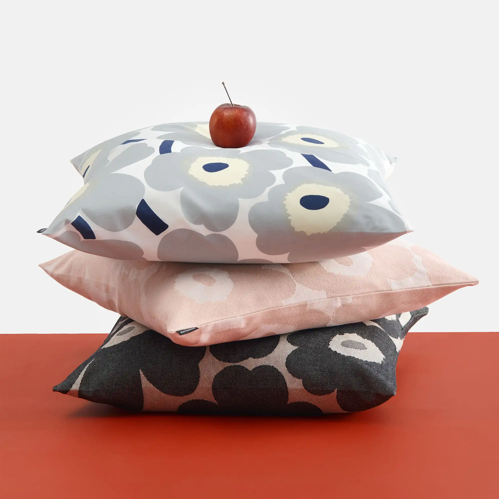 Pieni unikko kuddfodral 47x47 cm off white charcoal sand