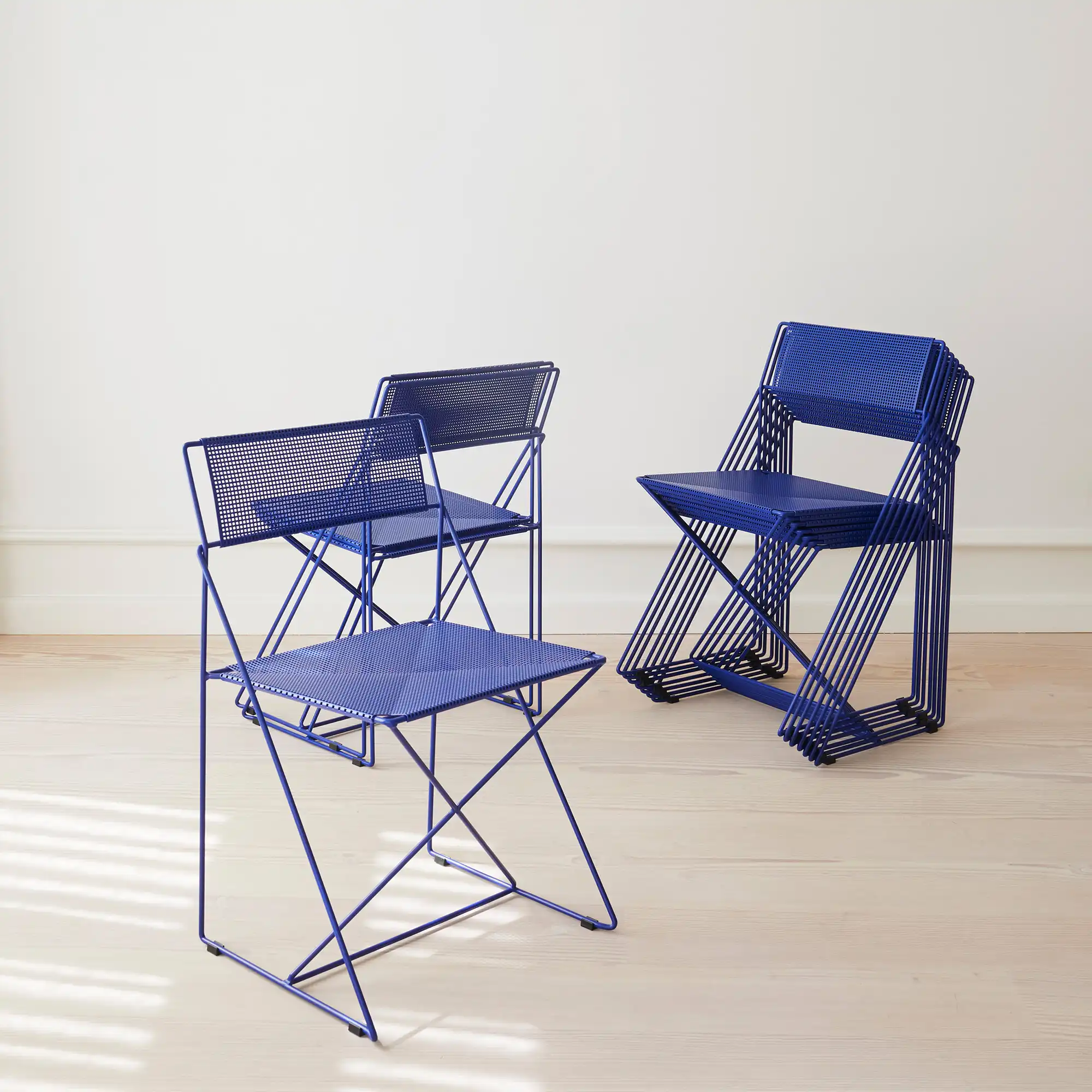 X-Line Chair Off-White Monochromatic