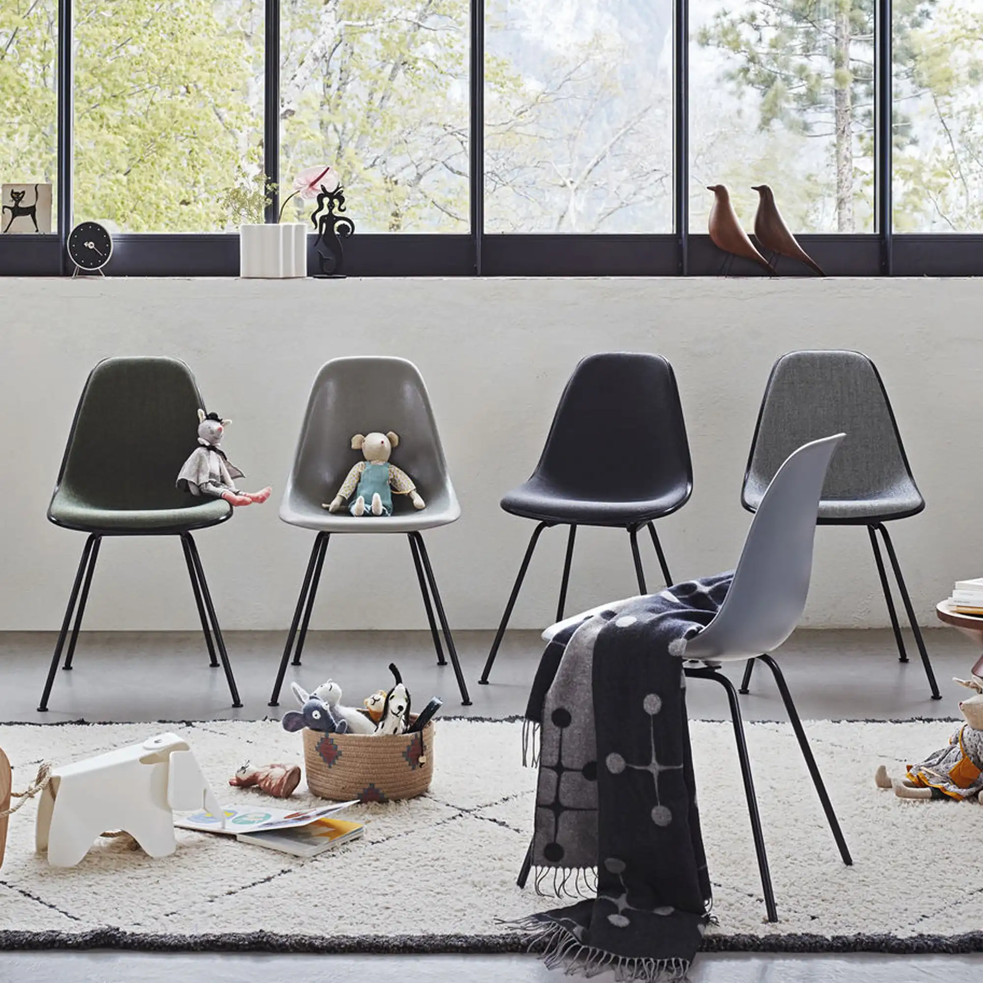 Eames Plastic Chair DSX - 11 Pebble - Basic Dark Base