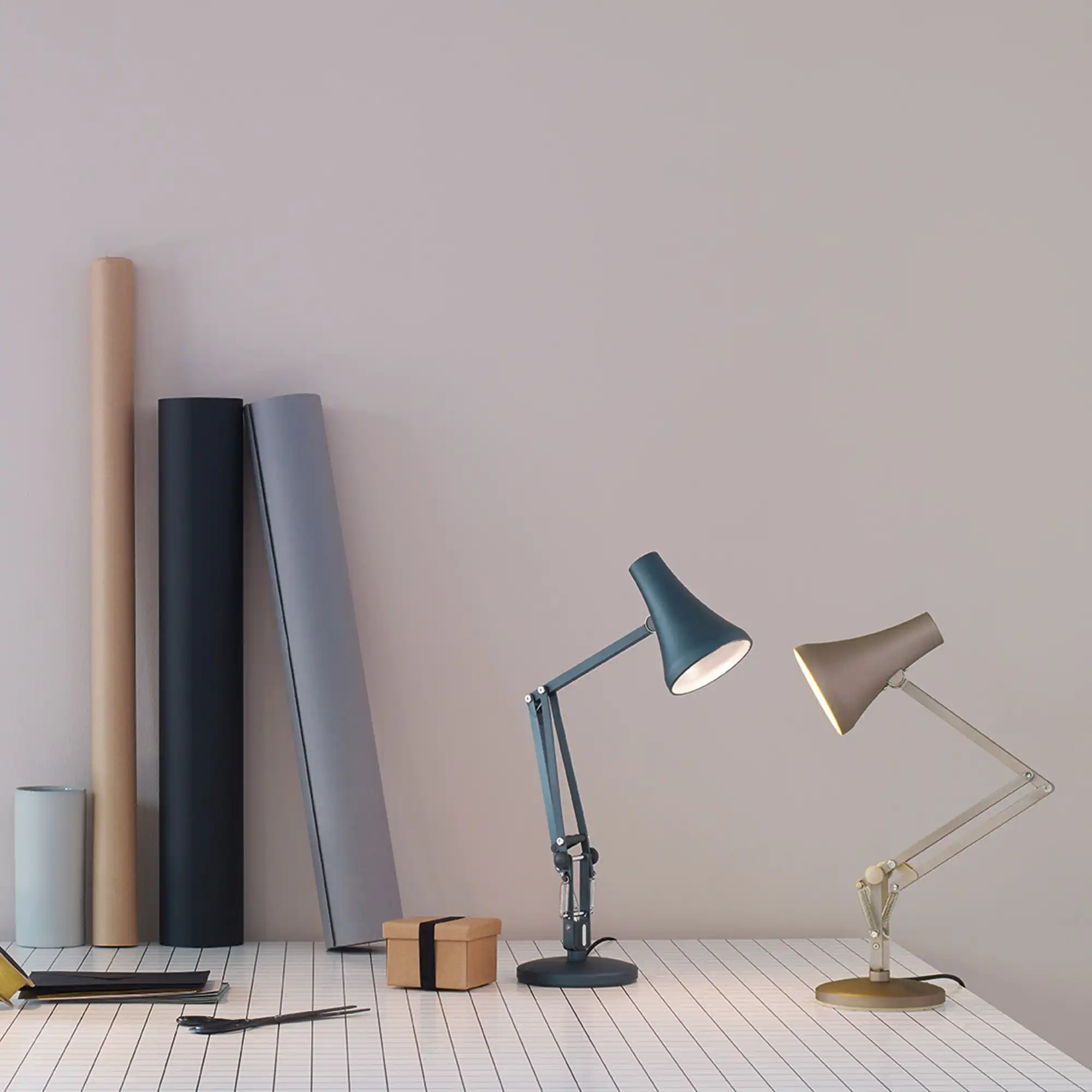 90 Mini Mini Desk Lamp Carbon Black & Black