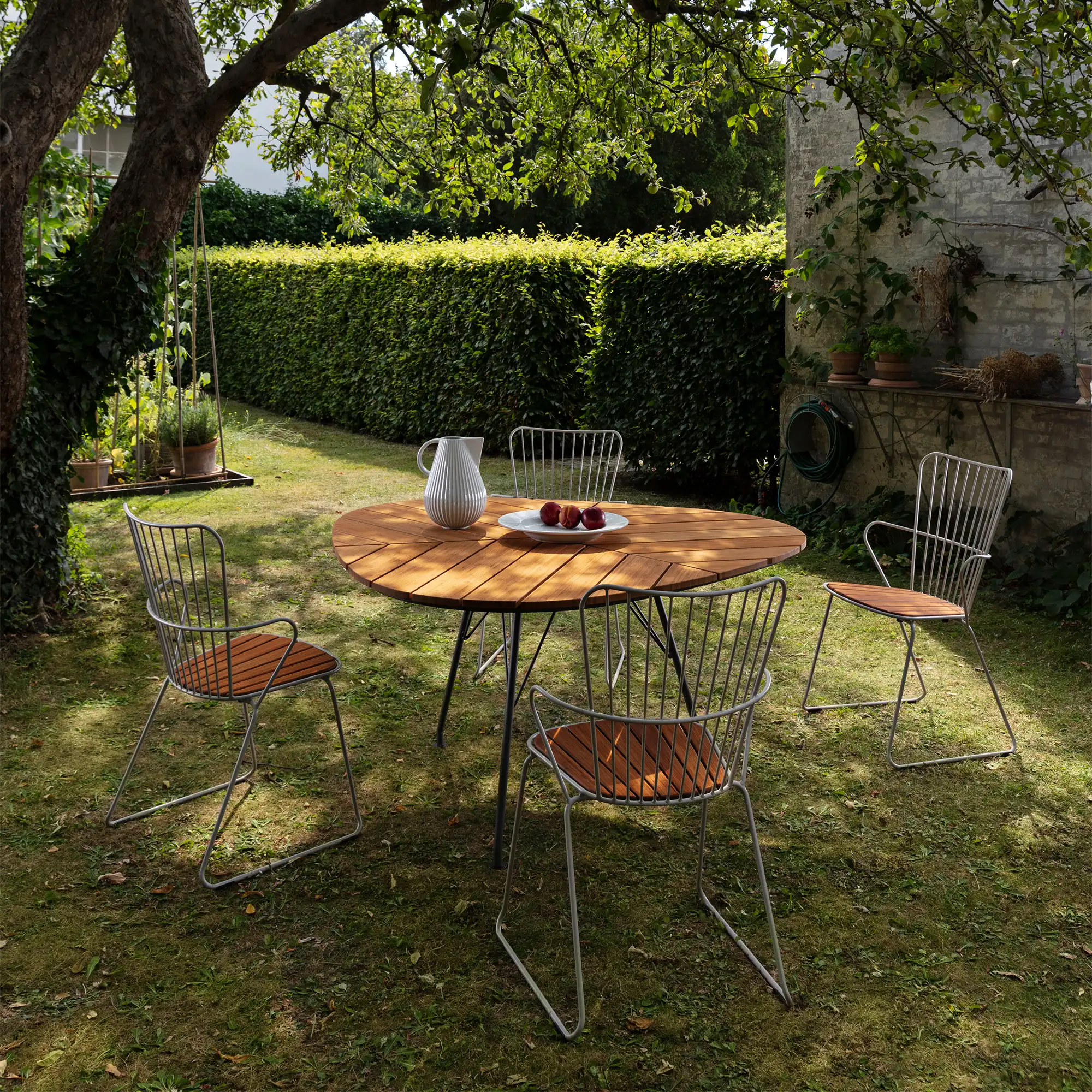 LEAF Dining Table