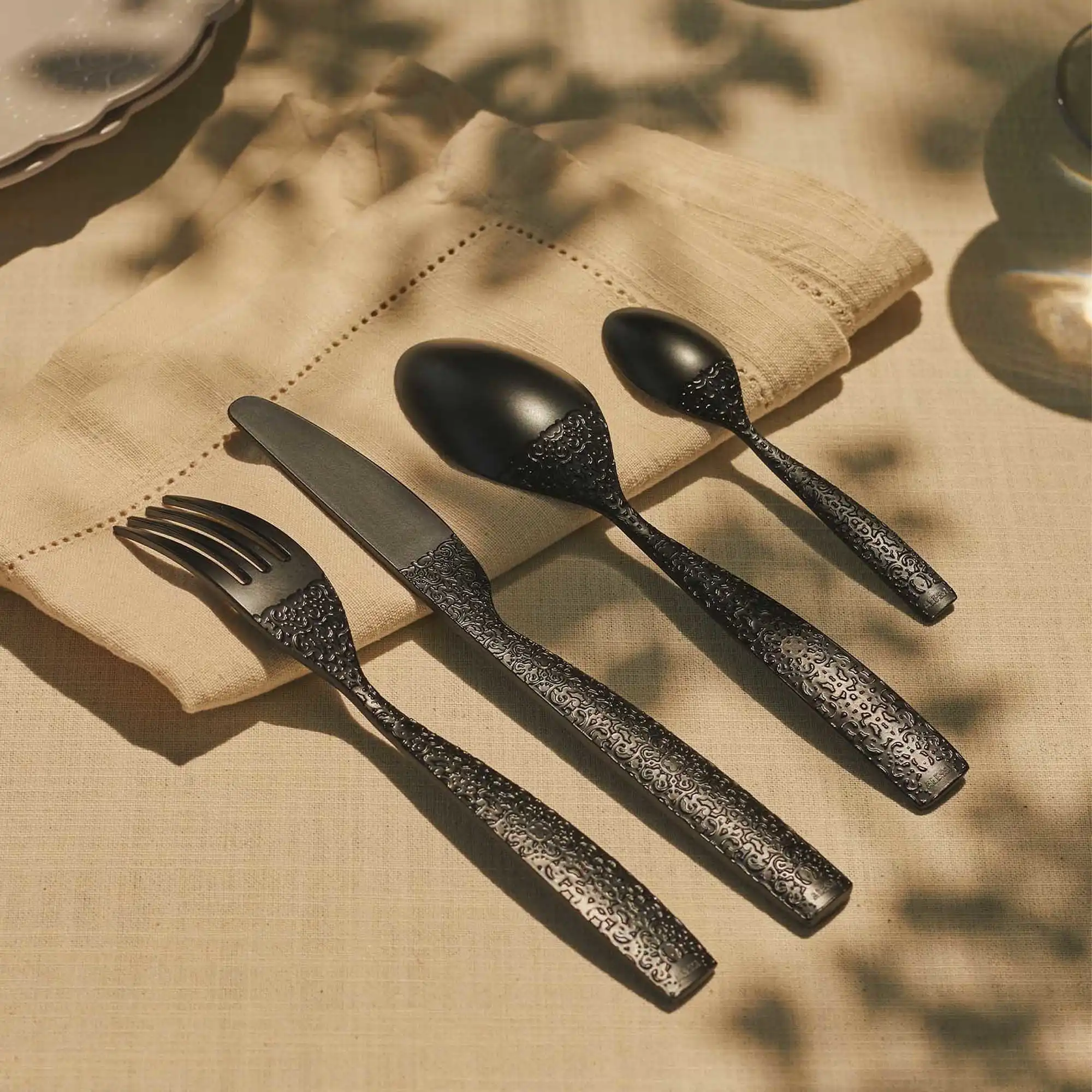 Dressed Air 4 Pcs cutlery set