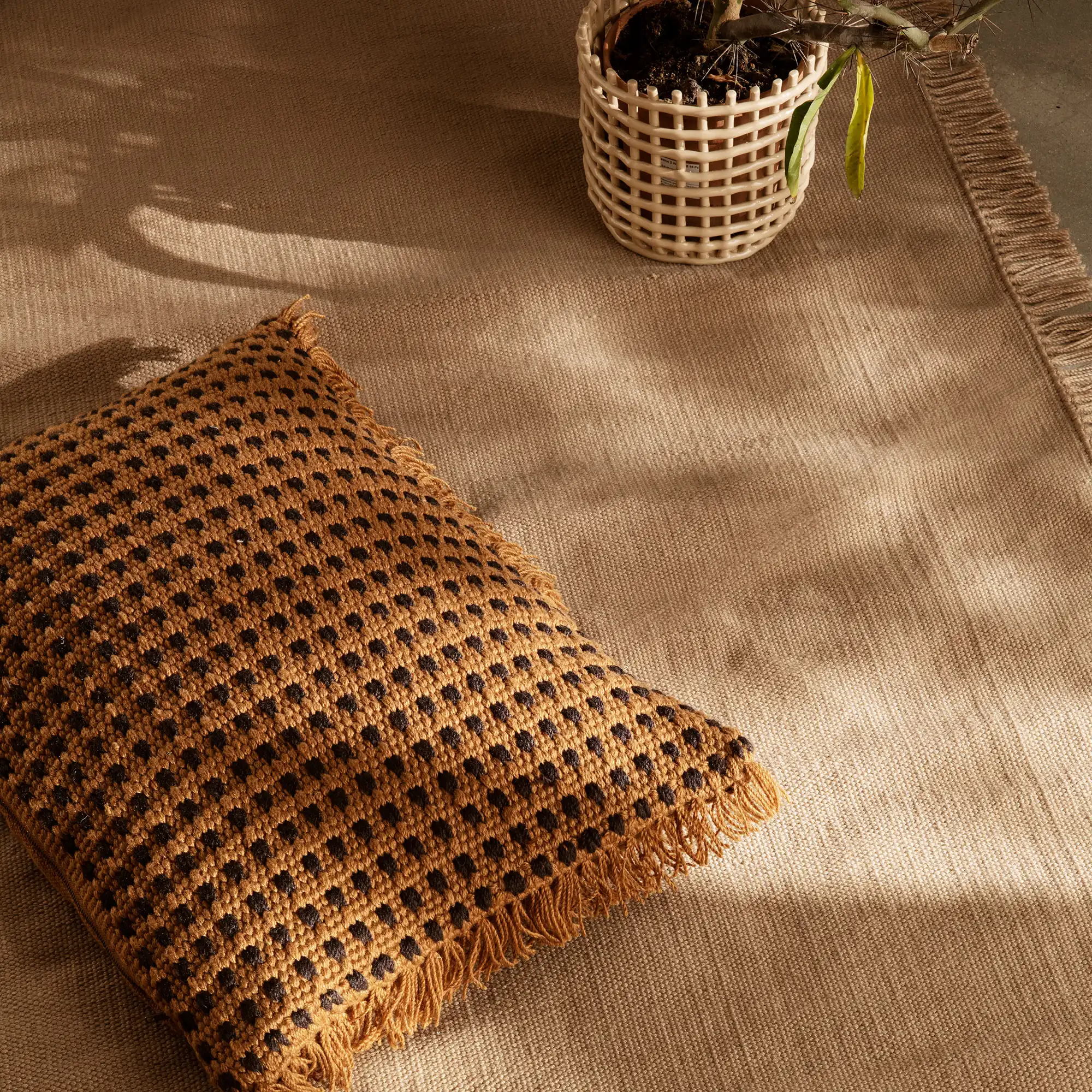 Ceramic Basket Cashmere