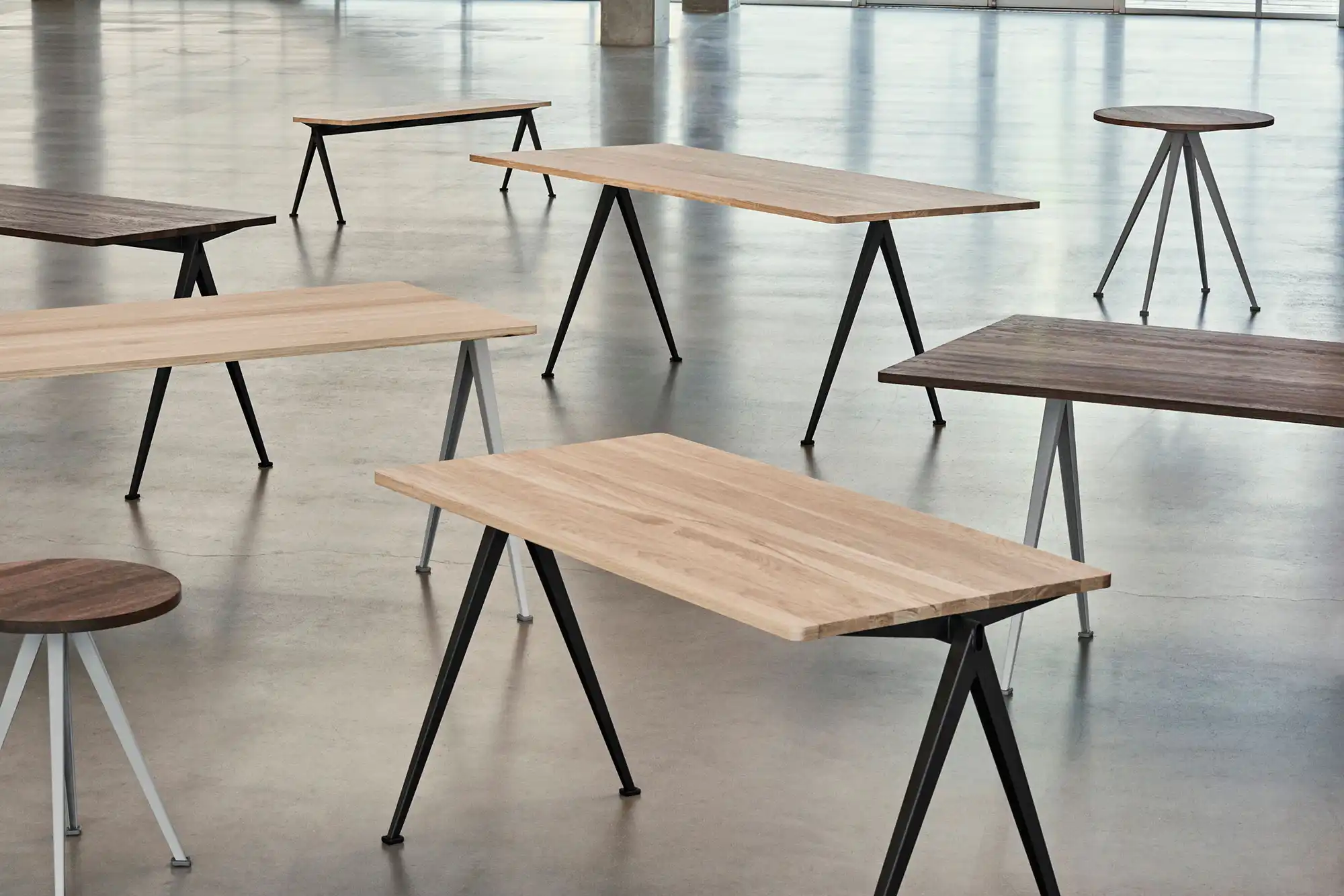 Pyramid Table 02 300x85 cm Svart/Klarlackad Ek