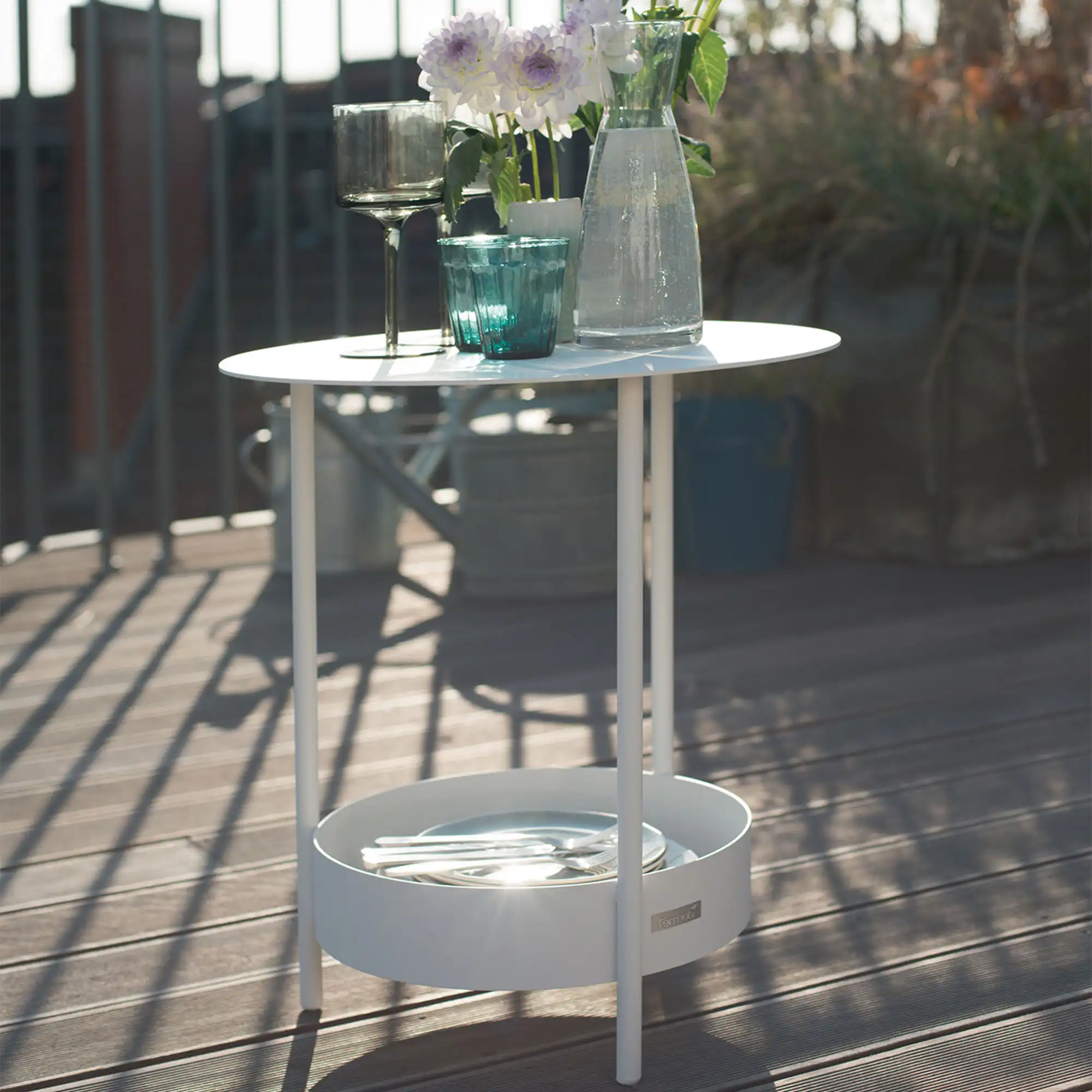 Salsa Pedestal Table - Cotton White