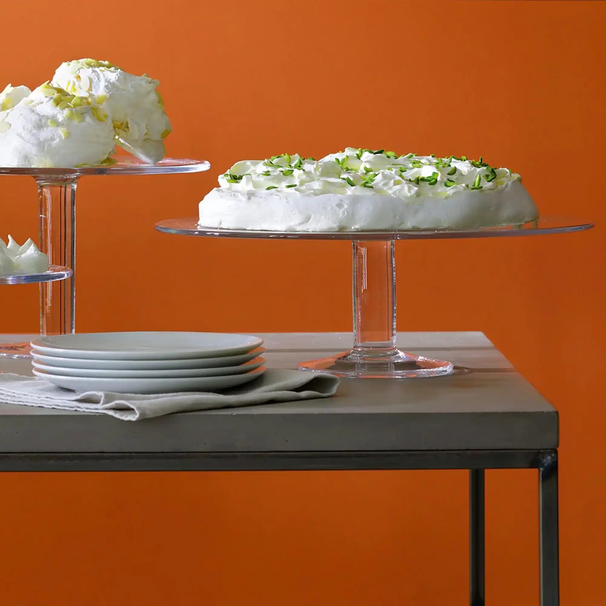 Konstantin Cakestand