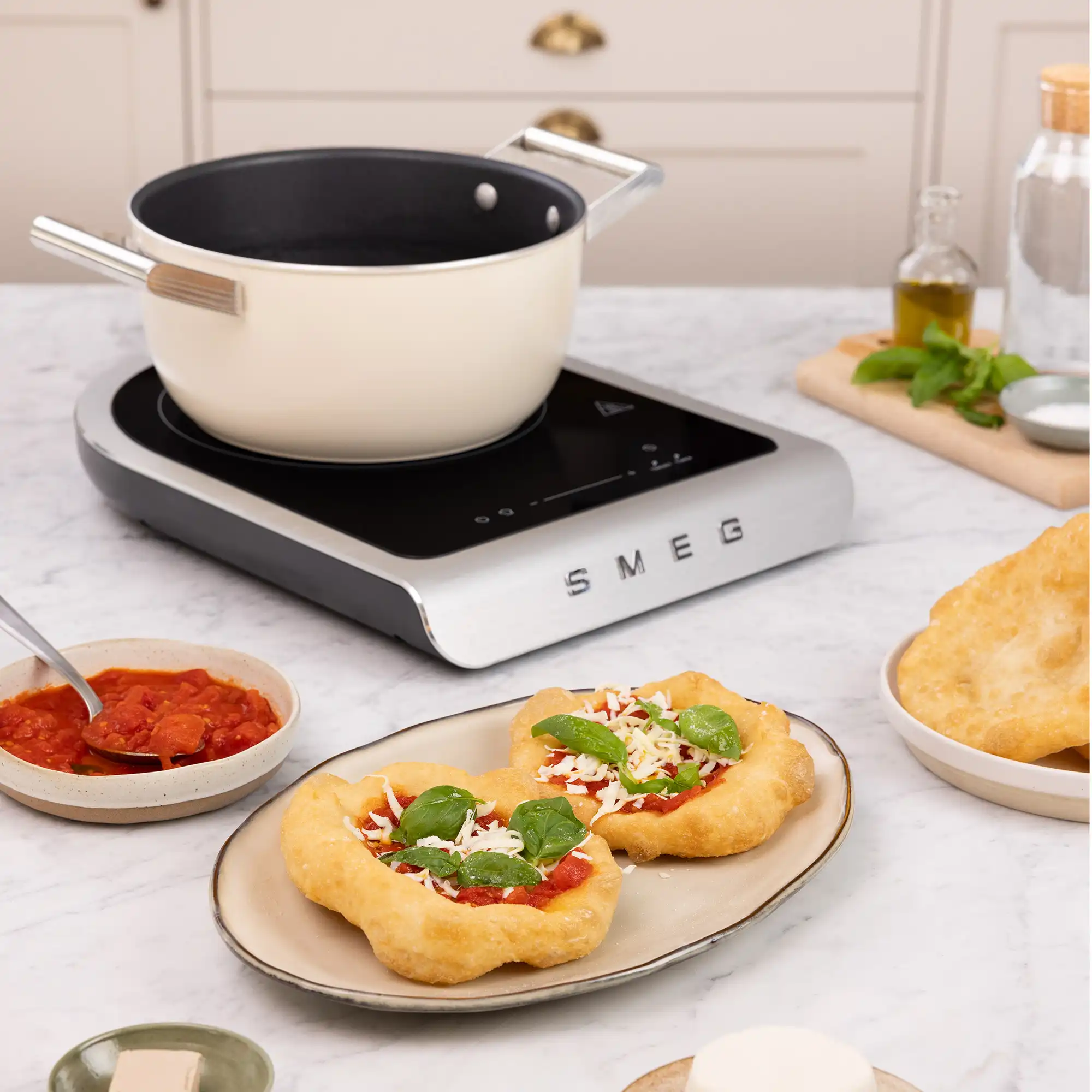 Portable induction cooker