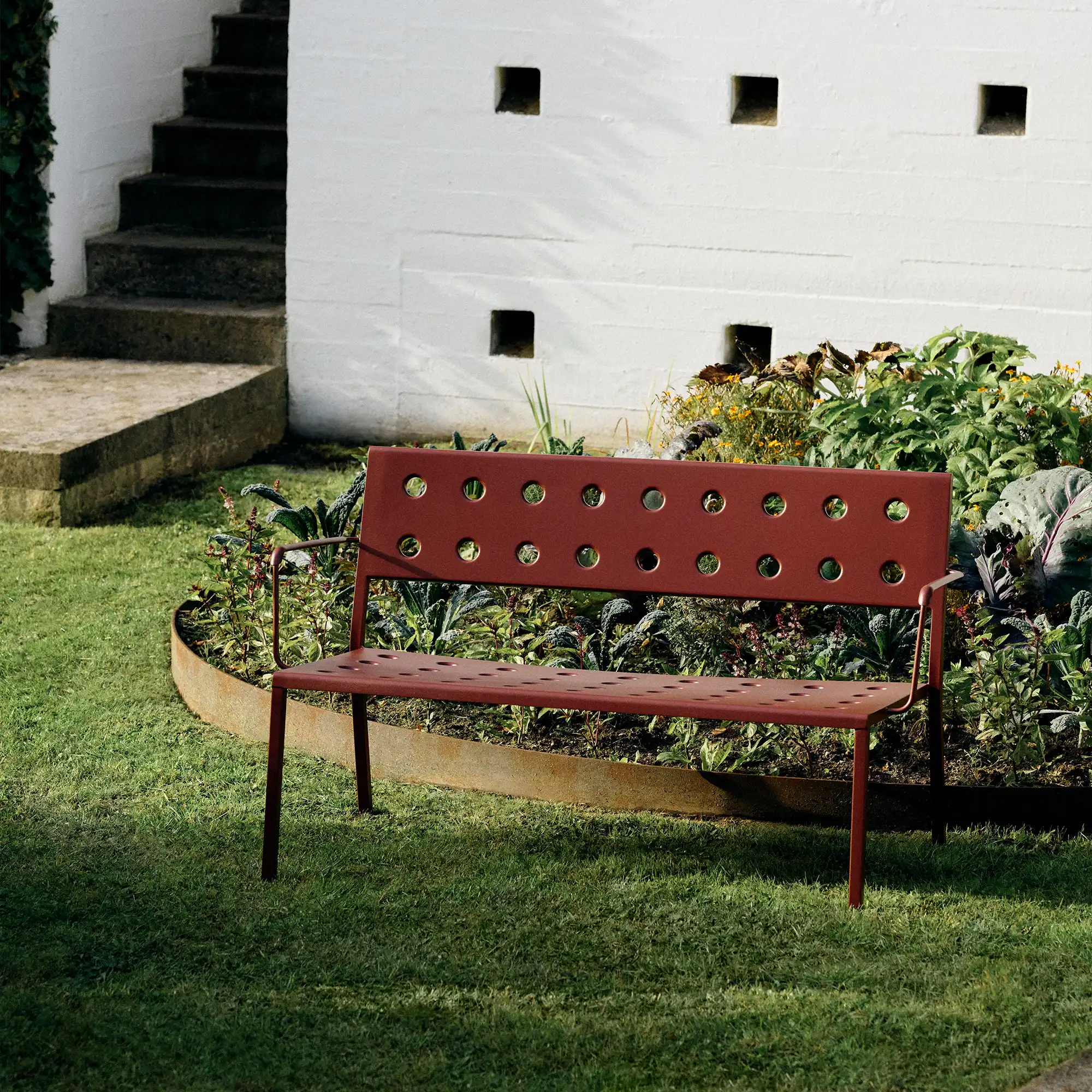 Balcony loungebänk med armstöd