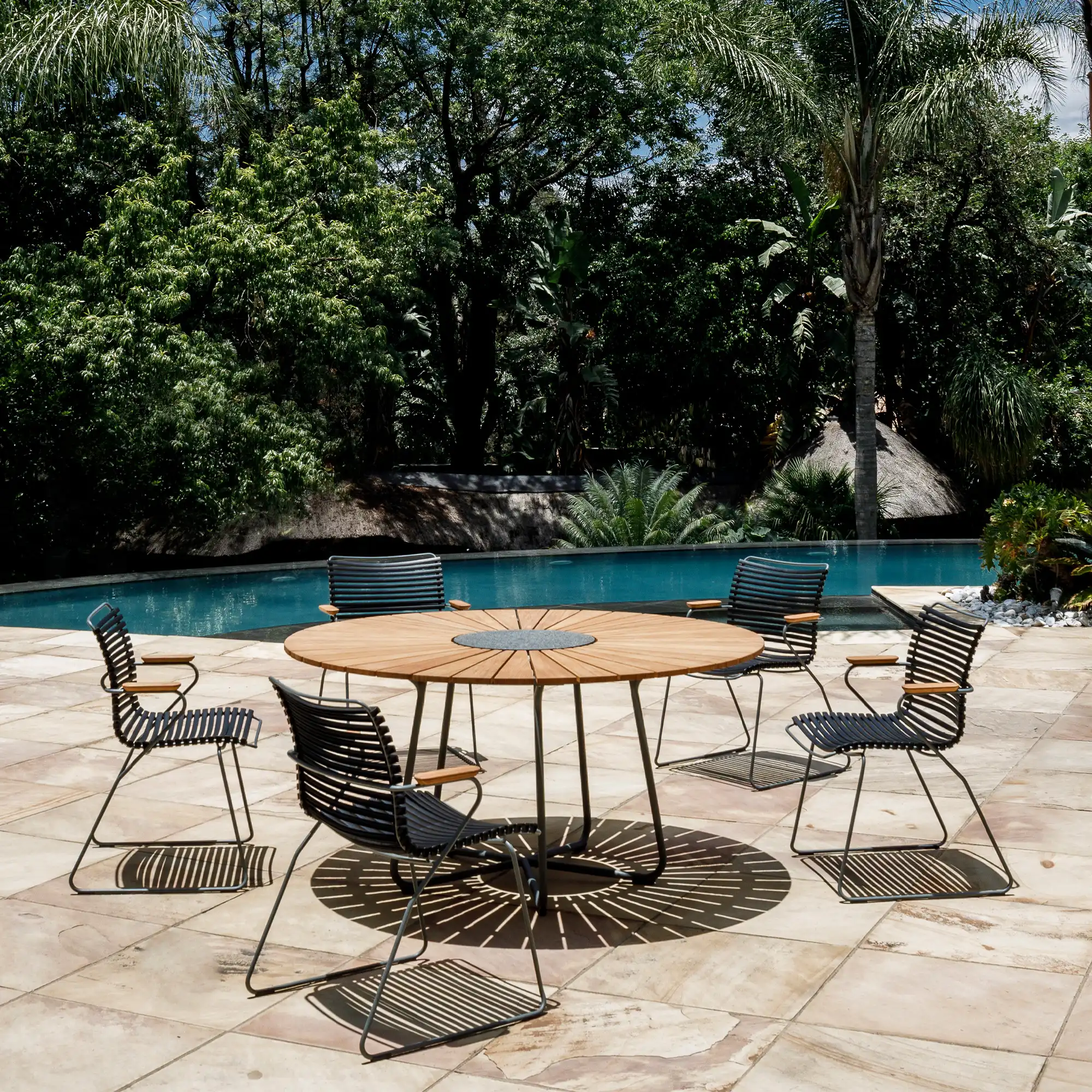 CIRCLE Dining Table