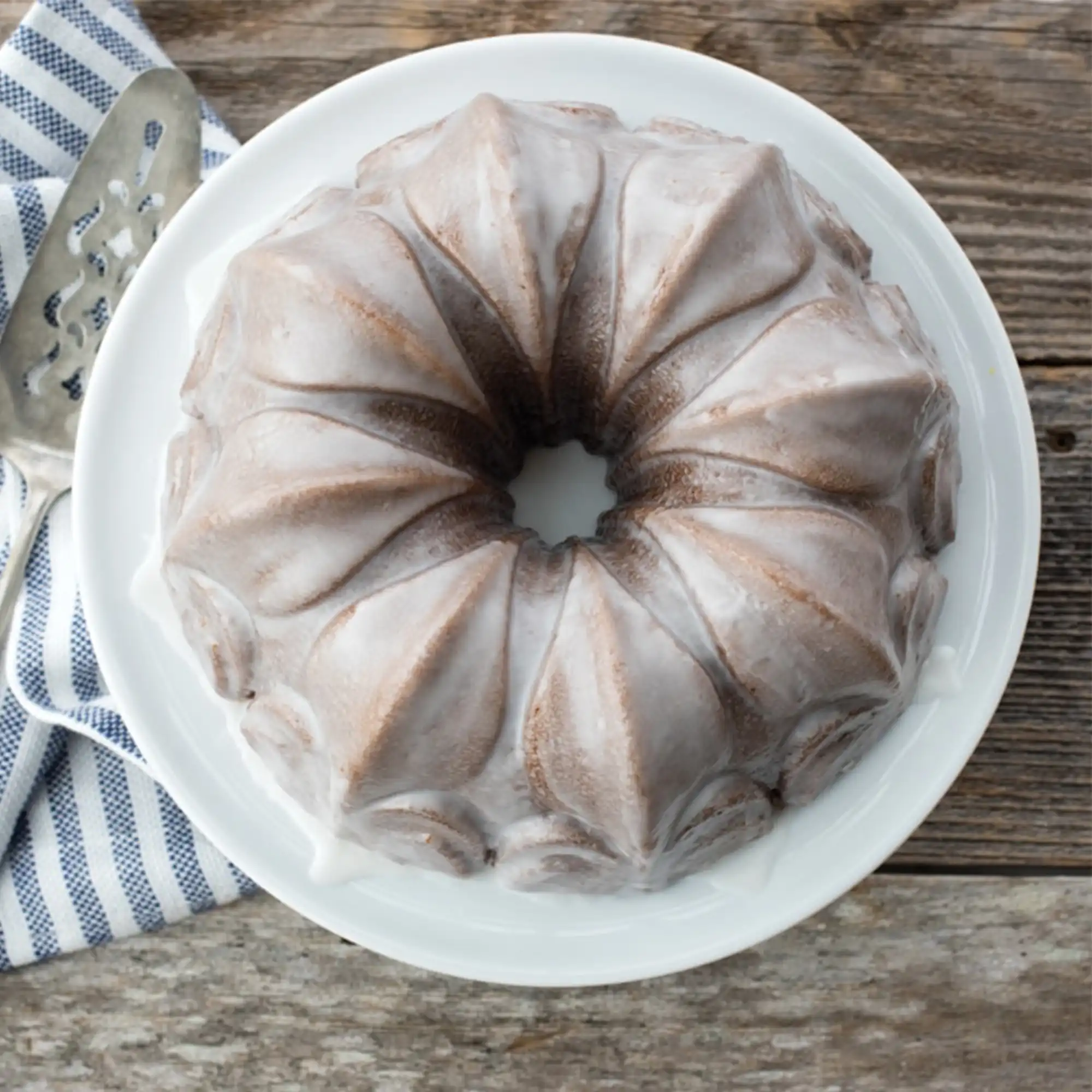 Fleur De Lis Bundt® Pan