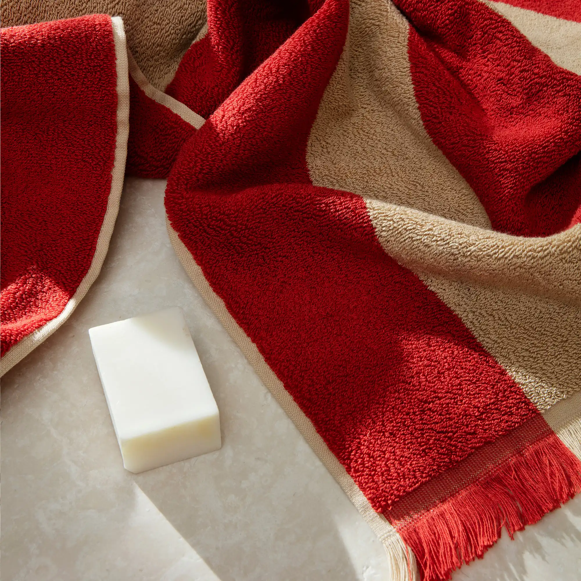 Alee Towel Light Camel / Red